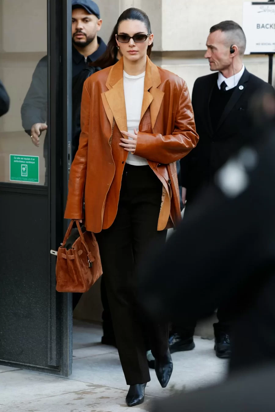 Kendall Jenner shines in Paris with a vintage and sophisticated style